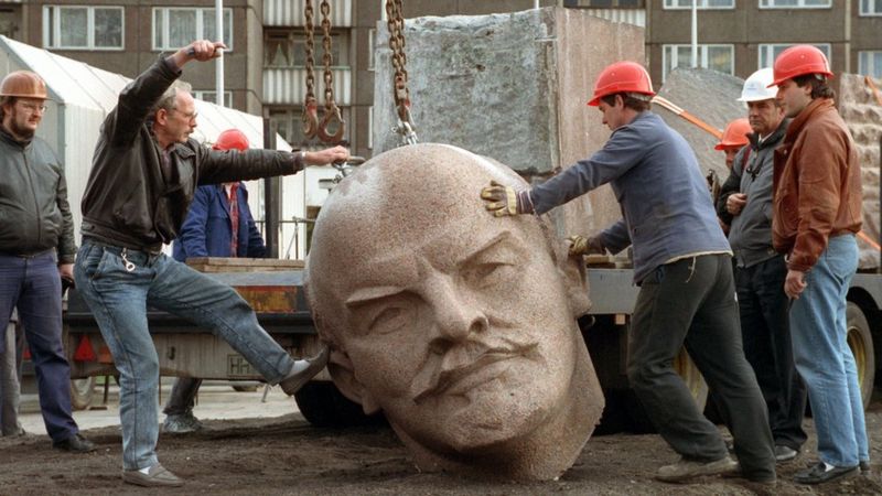 Lenin abajo.jpg