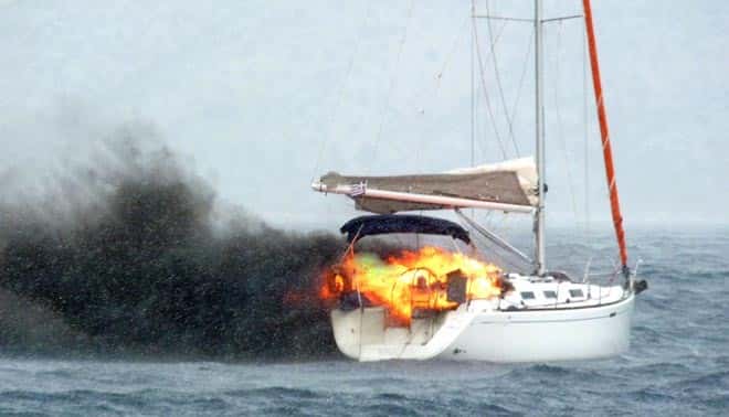 Alt_Fire-sailing-boat1.jpg